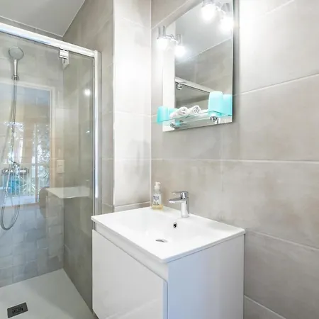 Apartment Hello Cote D'azur - Spacious At A 5 Min Walk From The