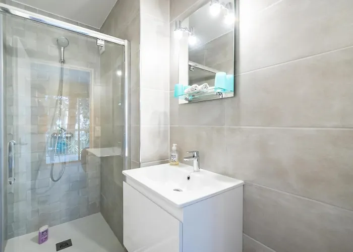 Apartment Hello Cote D'azur - Spacious At A 5 Min Walk From The