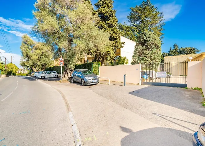 Apartment Hello Cote D'azur - Spacious At A 5 Min Walk From The